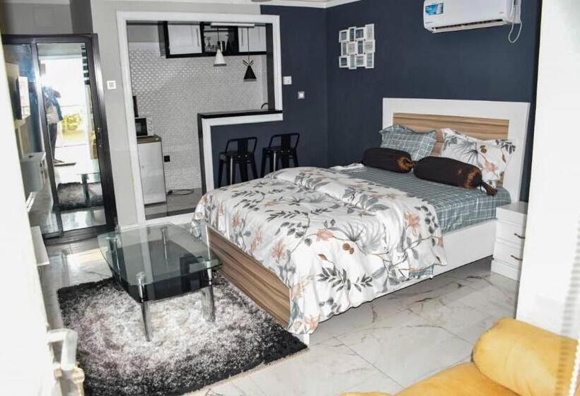 1 Schlafzimmer Apartment mit Balkon, Movomo Limbe