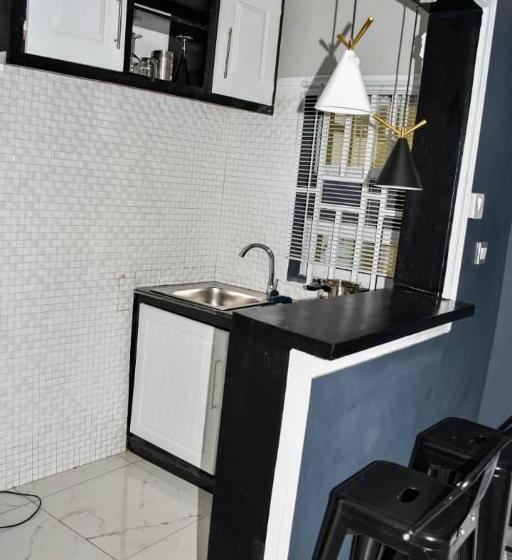 1 Schlafzimmer Apartment mit Balkon, Movomo Limbe