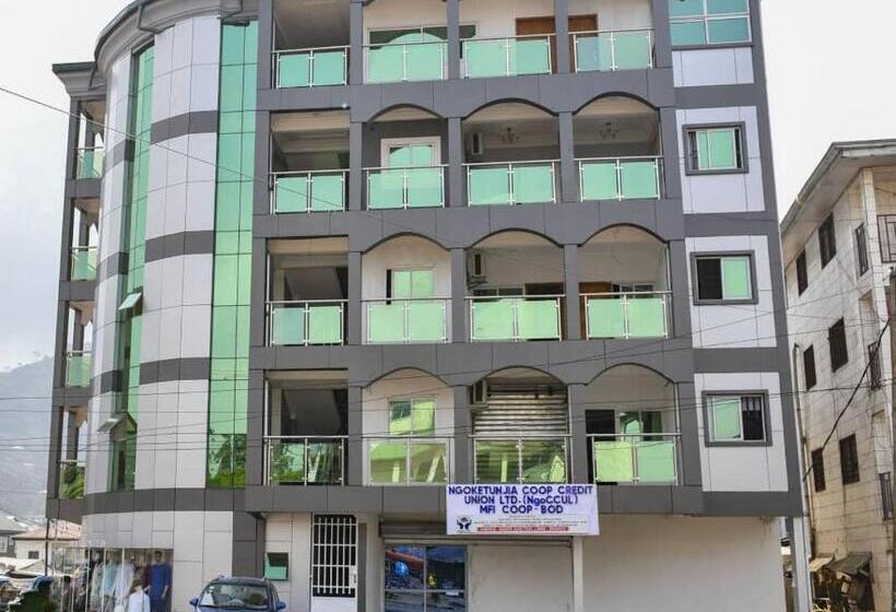 1 Schlafzimmer Apartment mit Balkon, Movomo Limbe