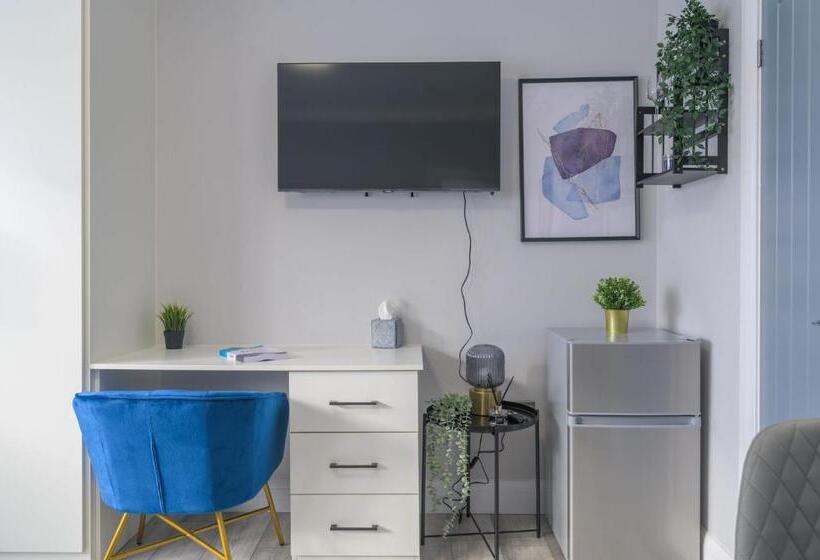 디럭스 룸, 12 Elmwood