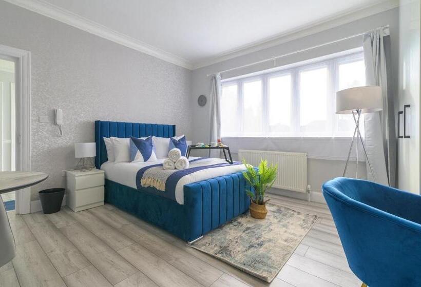 Номер Deluxe, 12 Elmwood