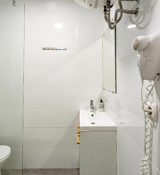 اتاق استاندارد یک تخته با سرویس بهداشتی مشترک, Rooms Jardín Botánico