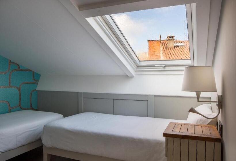 デラックスファミリールーム, Atalaia