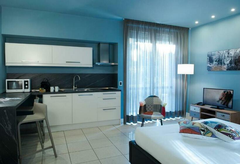 استودیوی لوکس, Residence Leopoldo