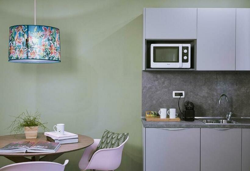 استودیوی لوکس, Residence Leopoldo