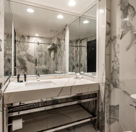 스탠다드 룸 더블 침대 2개, Empire Suites