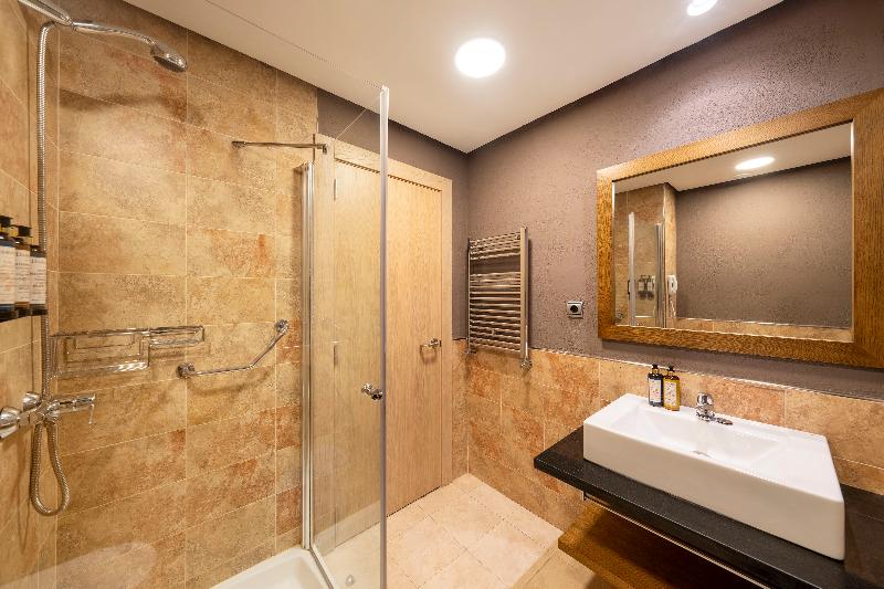 비즈니스룸, Empire Suites