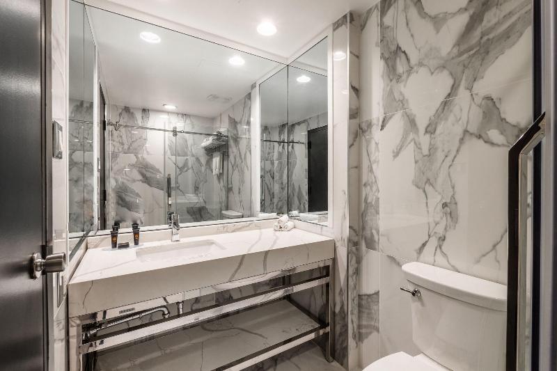 스위트 킹사이즈 침대, Empire Suites