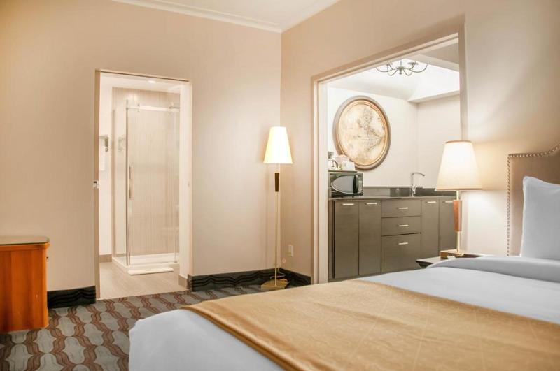 스위트 킹사이즈 침대, Empire Suites