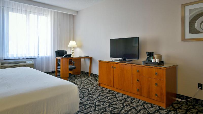스위트 킹사이즈 침대, Empire Suites
