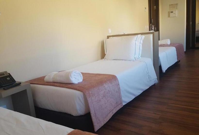 Camera Tripla Standard, Fenicius Charme