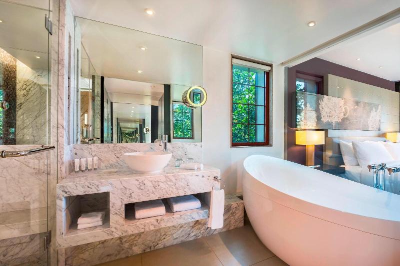 Camera Standard, Fenicius Charme