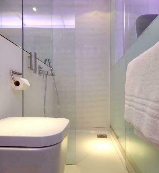 Номер Стандарт Индивидуальный, Yotelair London Gatwick Airport