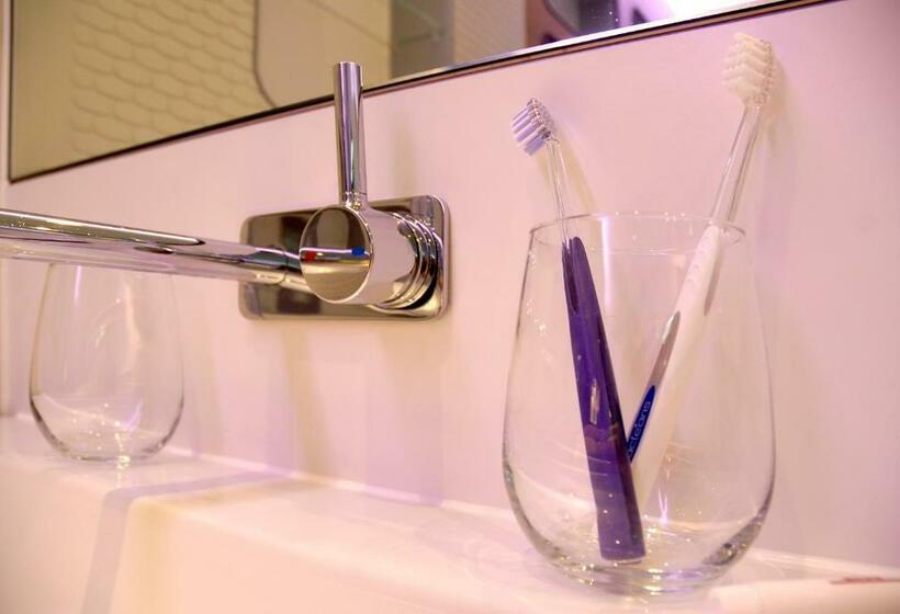 חדר סטנדרט יחיד, Yotelair London Gatwick Airport