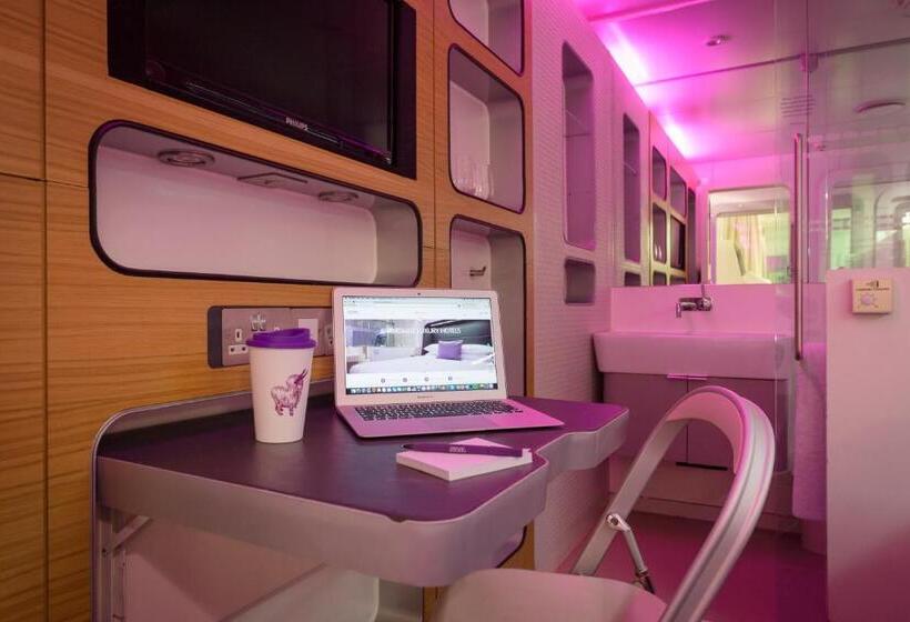 高级客房, Yotelair London Gatwick Airport