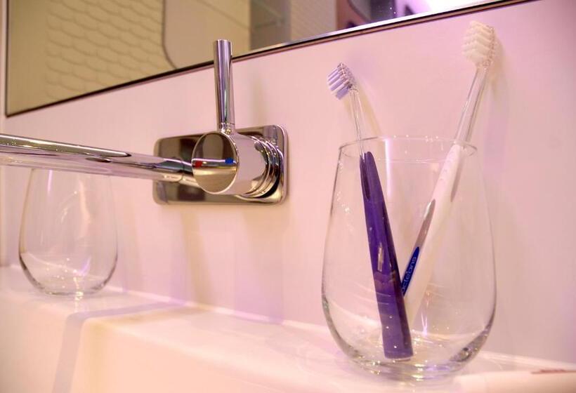 חדר סטנדרט, Yotelair London Gatwick Airport