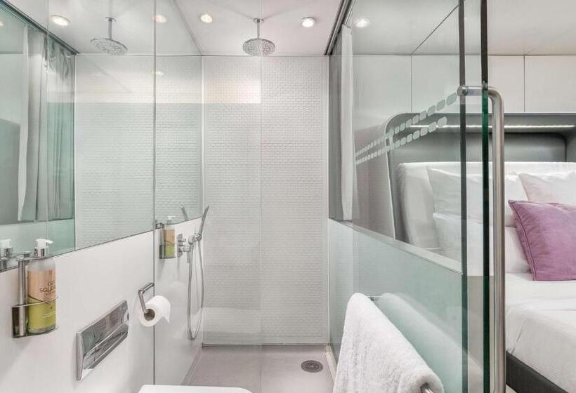 Номер Премиум, Yotelair London Gatwick Airport