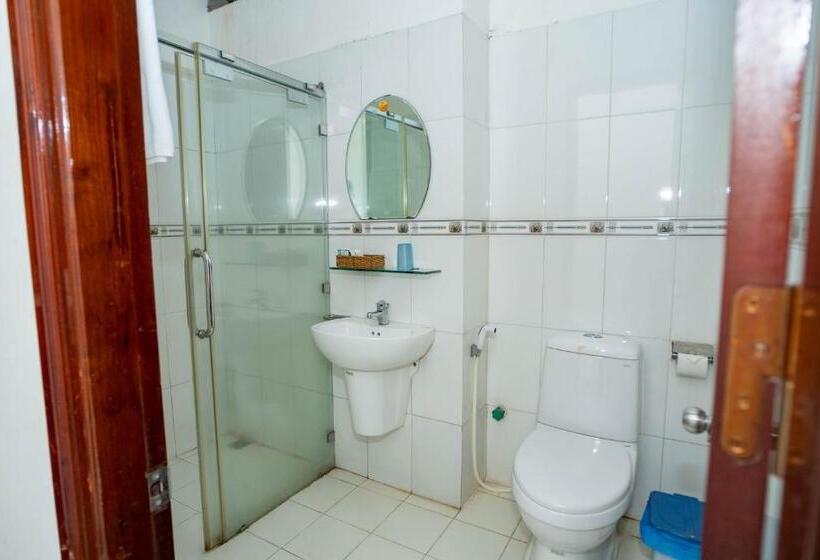 اتاق استاندارد, Lyly