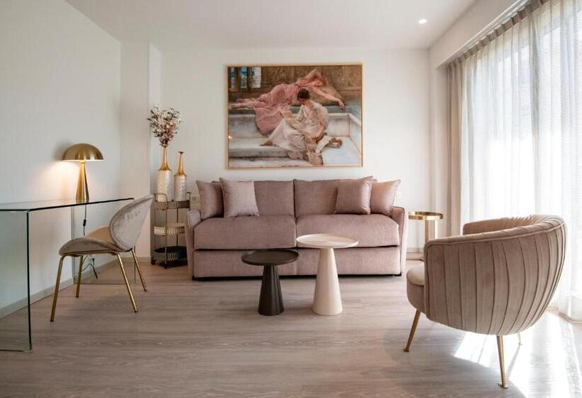 Люкс Повышенной Комфортности, Résidence Hôtelière Chambord Au Coeur De Menton   Entièrement Rénovée