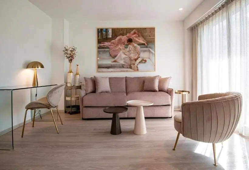 デラックススイート, Résidence Hôtelière Chambord Au Coeur De Menton Entièrement Rénovée