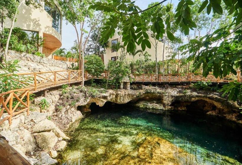 スタンダードルーム, Stylish Studio With Exclusive Amenities, Private Balcony With Bathtub, Shared Swimming Pool And Spa