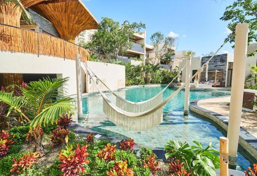 اتاق استاندارد, Stylish Studio With Exclusive Amenities, Private Balcony With Bathtub, Shared Swimming Pool And Spa