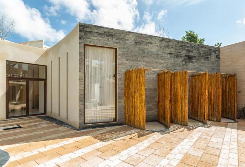 اتاق استاندارد, Stylish Studio With Exclusive Amenities, Private Balcony With Bathtub, Shared Swimming Pool And Spa