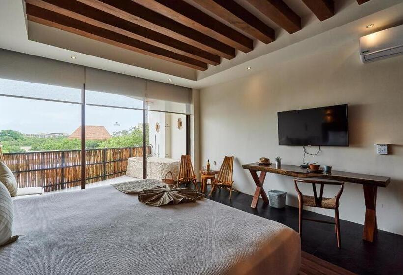 スタンダードルーム, Stylish Studio With Exclusive Amenities, Private Balcony With Bathtub, Shared Swimming Pool And Spa