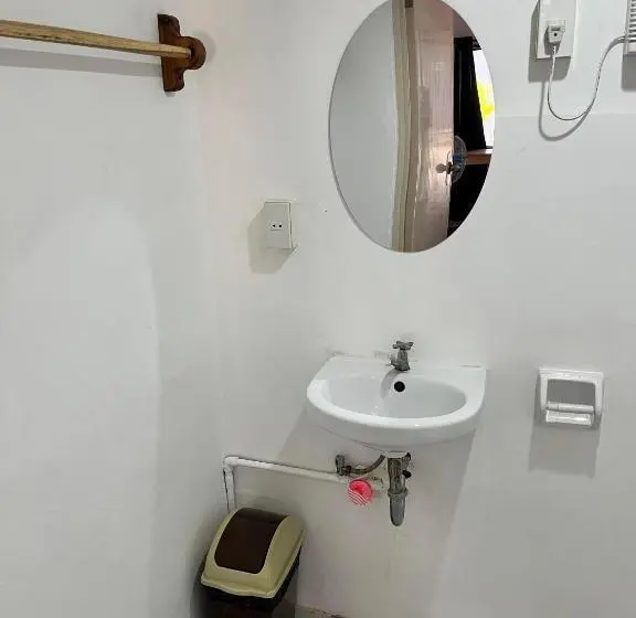 スタンダードルーム, Trisha Guesthouse