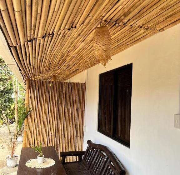 اتاق خانوادگی, Trisha Guesthouse