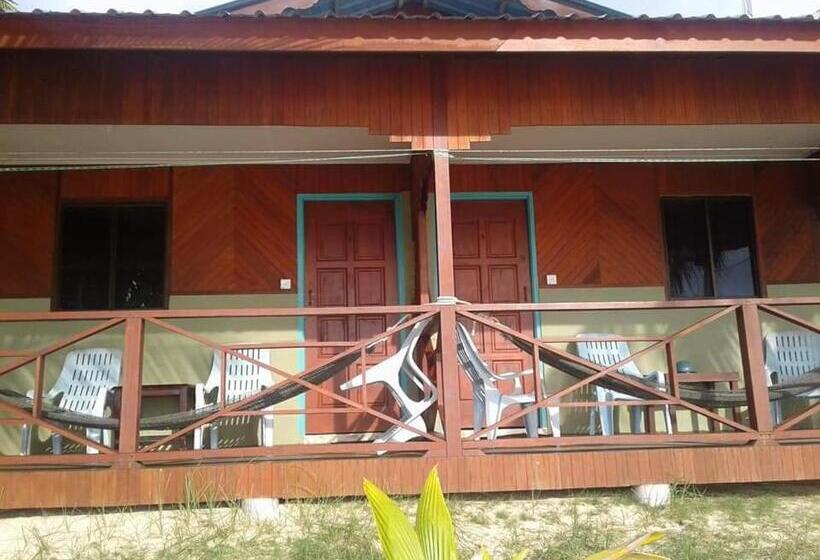 اتاق استاندارد سه نفره, Ella S Place Salang Tioman