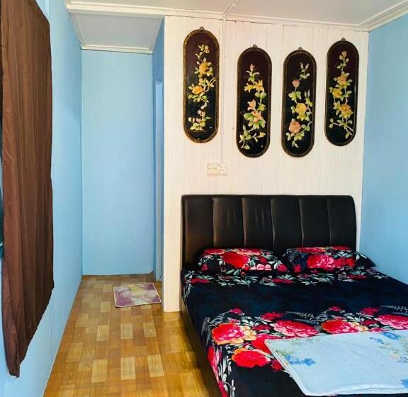 اتاق استاندارد سه نفره, Ella S Place Salang Tioman