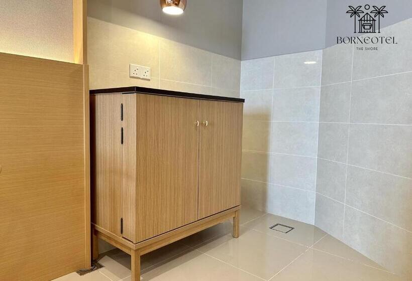 غرفة عائلية مطلّة علي البحر, Borneotel The Shore Kk By Chg