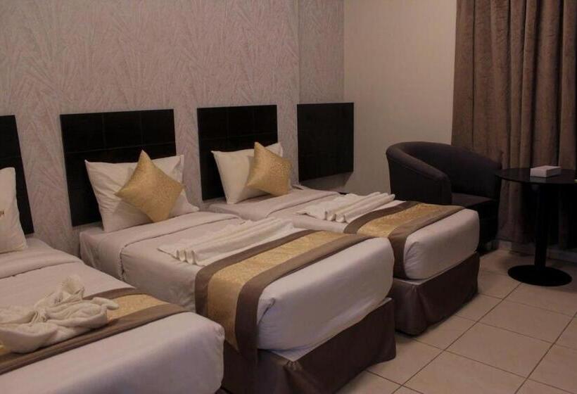 Номер Стандарт Трехместный, كنوز العمر