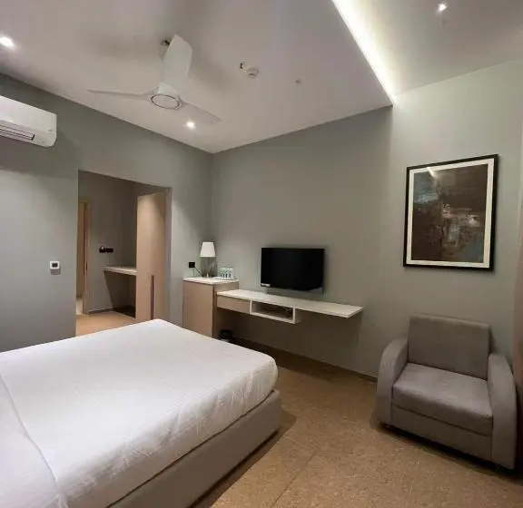キングサイズベッドのスタンダードルーム, Pride Resort, Rajkot