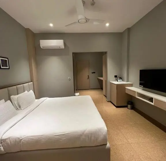 キングサイズベッドのスーペリアルーム, Pride Resort, Rajkot