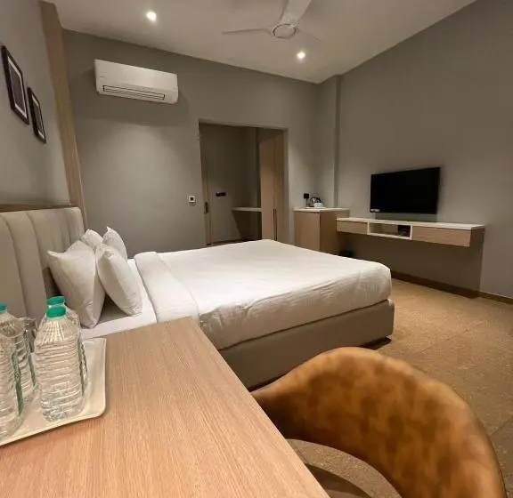 キングサイズベッドのスーペリアルーム, Pride Resort, Rajkot
