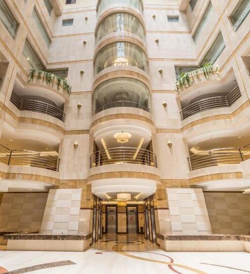 غرفة قياسية ثلاثية, Razana Al Rawadha