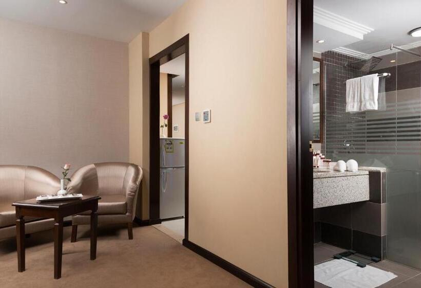 جناح ديلوكس, Razana Al Rawadha