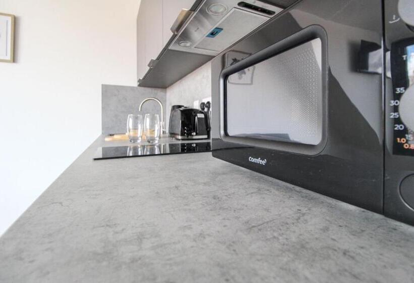 استودیوی سوپریور, The Nest Le1