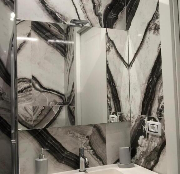 标准间带阳台, Tom Luxury Home