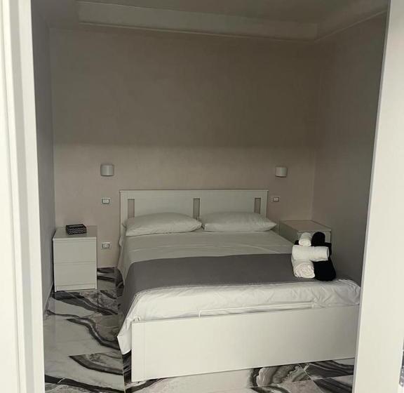 标准间带阳台, Tom Luxury Home