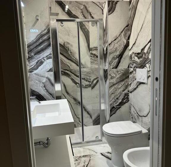 标准间, Tom Luxury Home