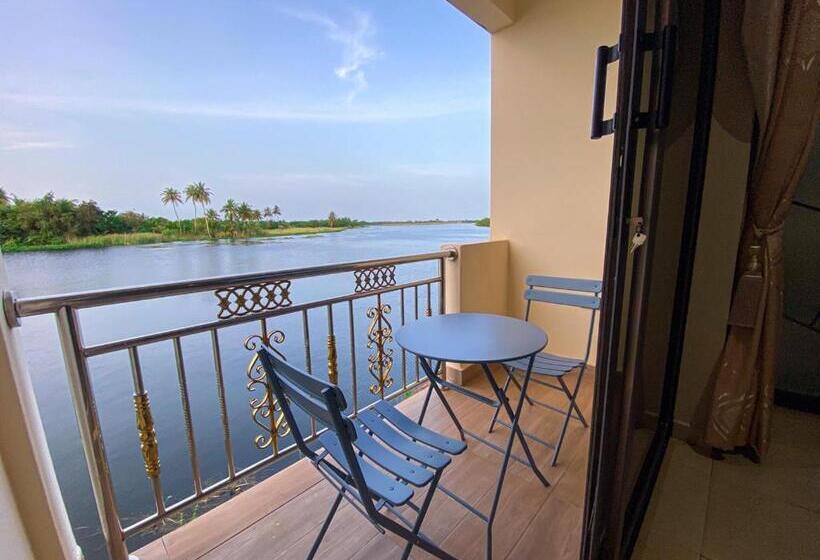 レイクビュースタンダードルーム, Royal Riverside Lodge