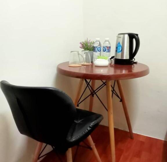 חדר דחוקס עם מיטת קינג, Aeropod Hostel Economy Deluxe King Room