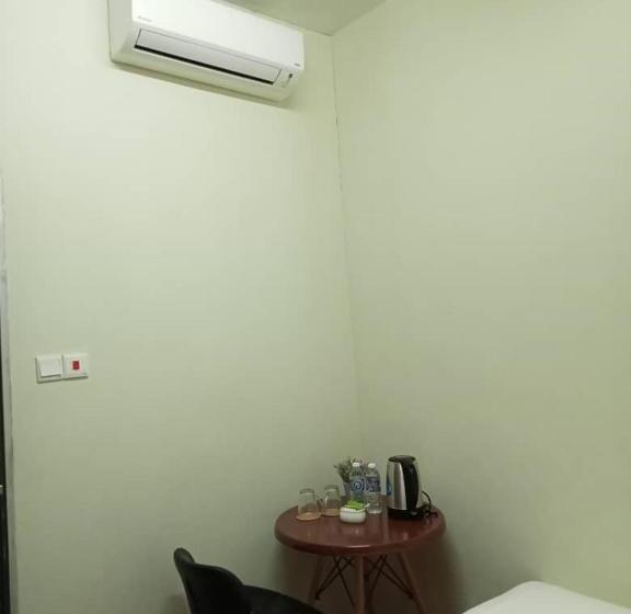 חדר דחוקס עם מיטת קינג, Aeropod Hostel Economy Deluxe King Room