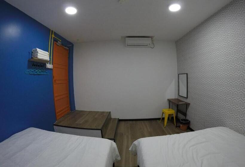 Номер Стандарт Четырехместный Совместный Санузел, Coco Guesthouse Kemaman