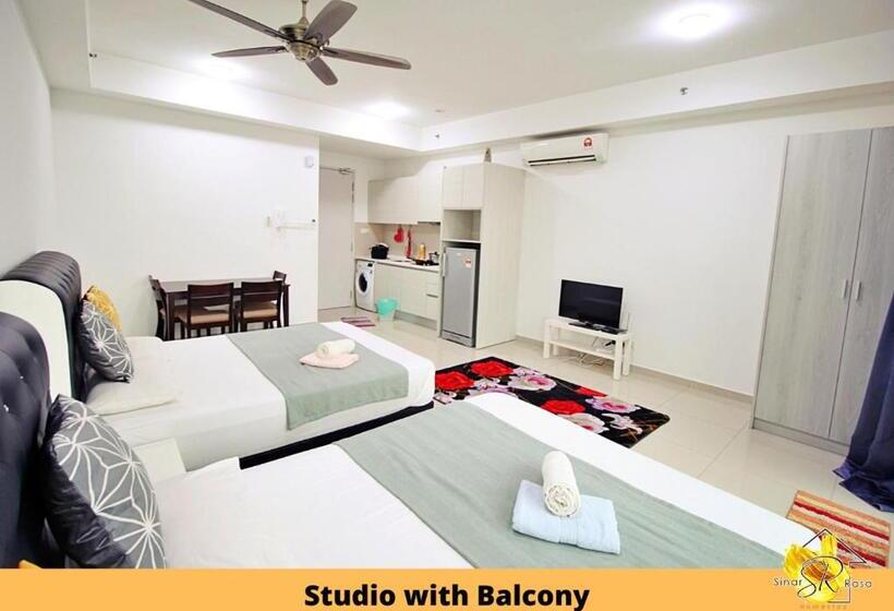 Студио Стандарт с Балконом, Sinar Rasa Homestay At I Soho, I City