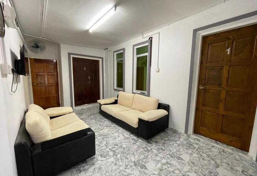 סוויטה אקזקיוטיב, The Raga Chalet