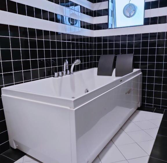 סוויטה משפחתית, Yts